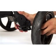 Baby Monsters Compact 2.0 sporťák + color pack Odepnutí kola u kočárku Compact 2.0