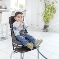  Babymoov přenosná židlička UP&GO  - Na židli