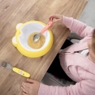 Badabulle talíř ANTI-SLIP Jídlo ve žlutém talíři