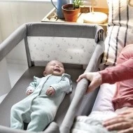 JOIE Roomie Miminko v postýlce Roomie