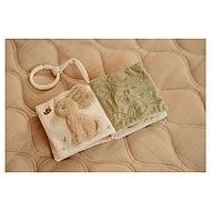 Little Dutch Závěsná textilní knížka s aktivitami Newborn Natural -