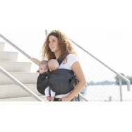 Minimonkey Nosítka TWIN pro dvojčata Paní s nosítkem na schodech