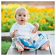  Taf Toys Knížka s aktivitami What Does Paul Wear - 