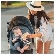  Taf Toys Knížka s aktivitami What Does Paul Wear - 