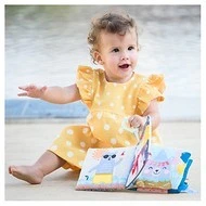  Taf Toys Knížka s aktivitami What Does Paul Wear - 