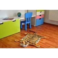 VOPI Plyšový hnědý tygr Plyšový tygr v pokojíčku