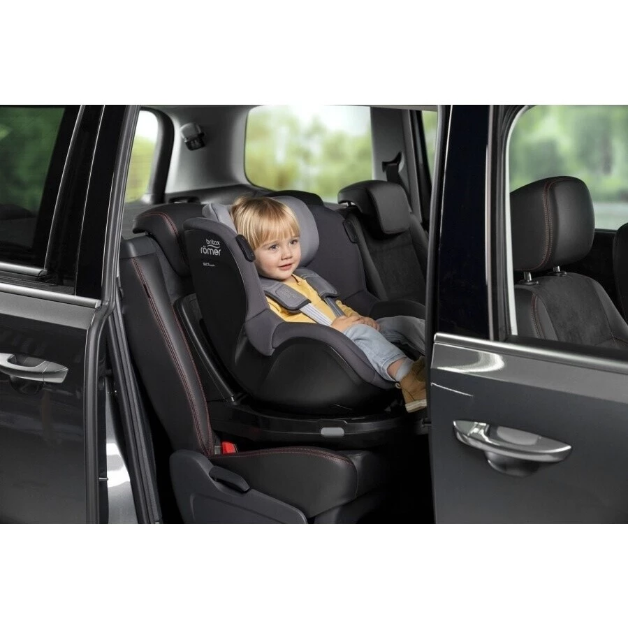 Britax Romer Autosedačka Dualfix iSense - Dualfix iSense v autě