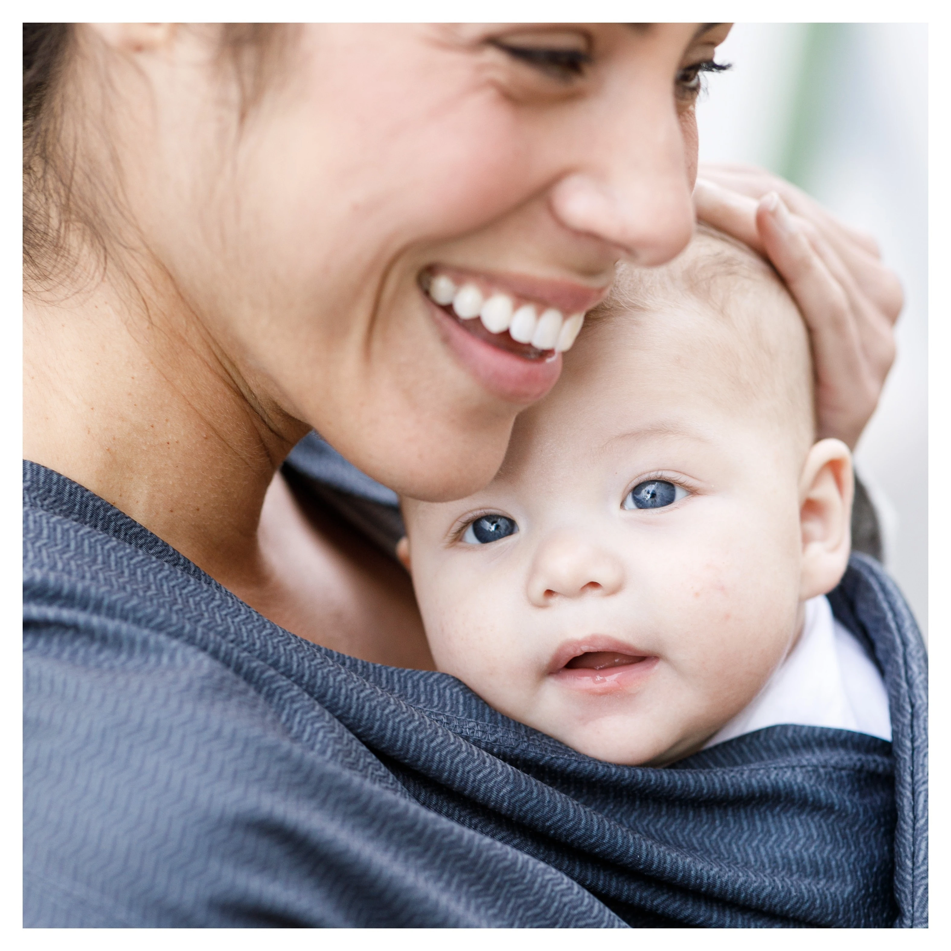 Infantino Nosítko Hug & Cuddle - 