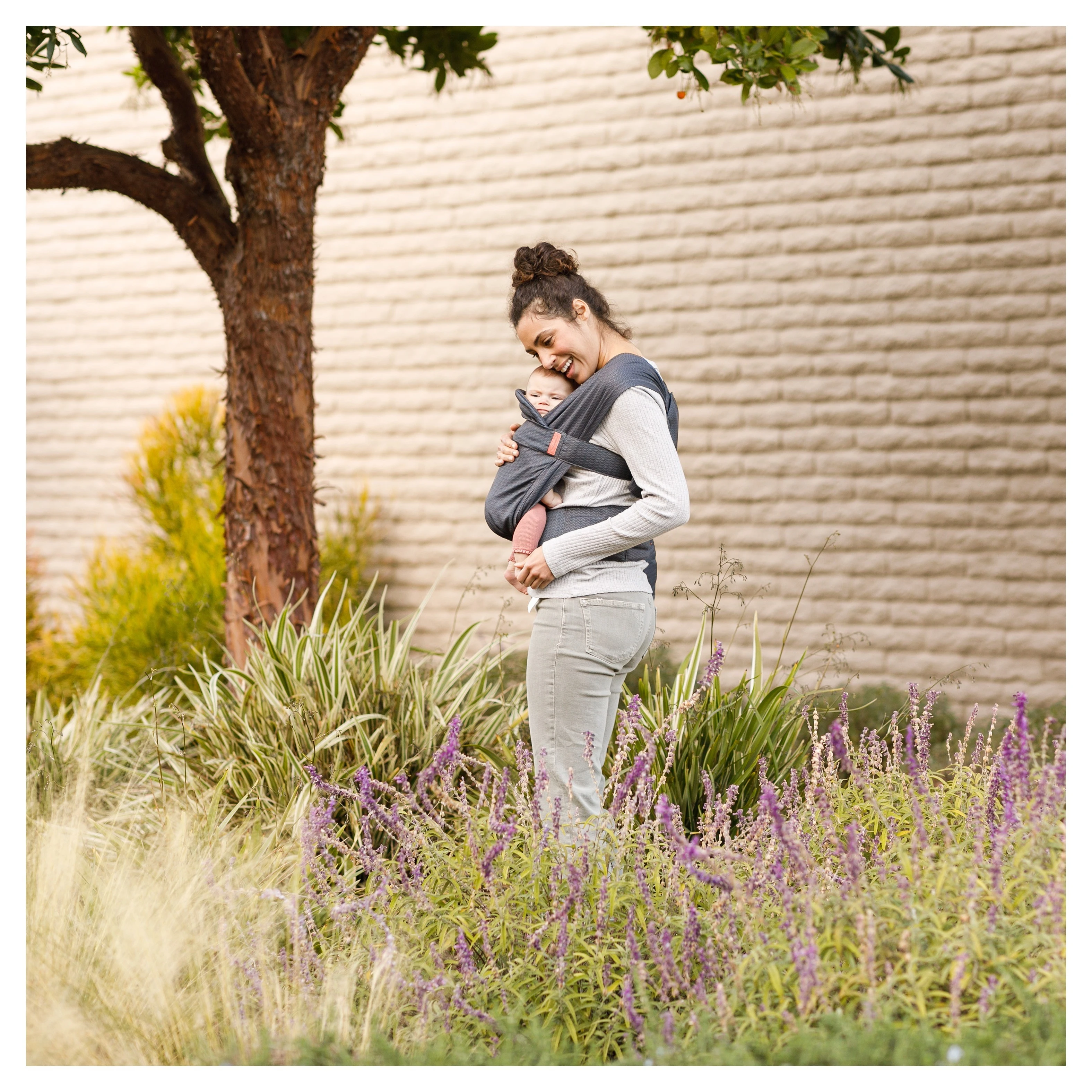 Infantino Nosítko Hug & Cuddle - 