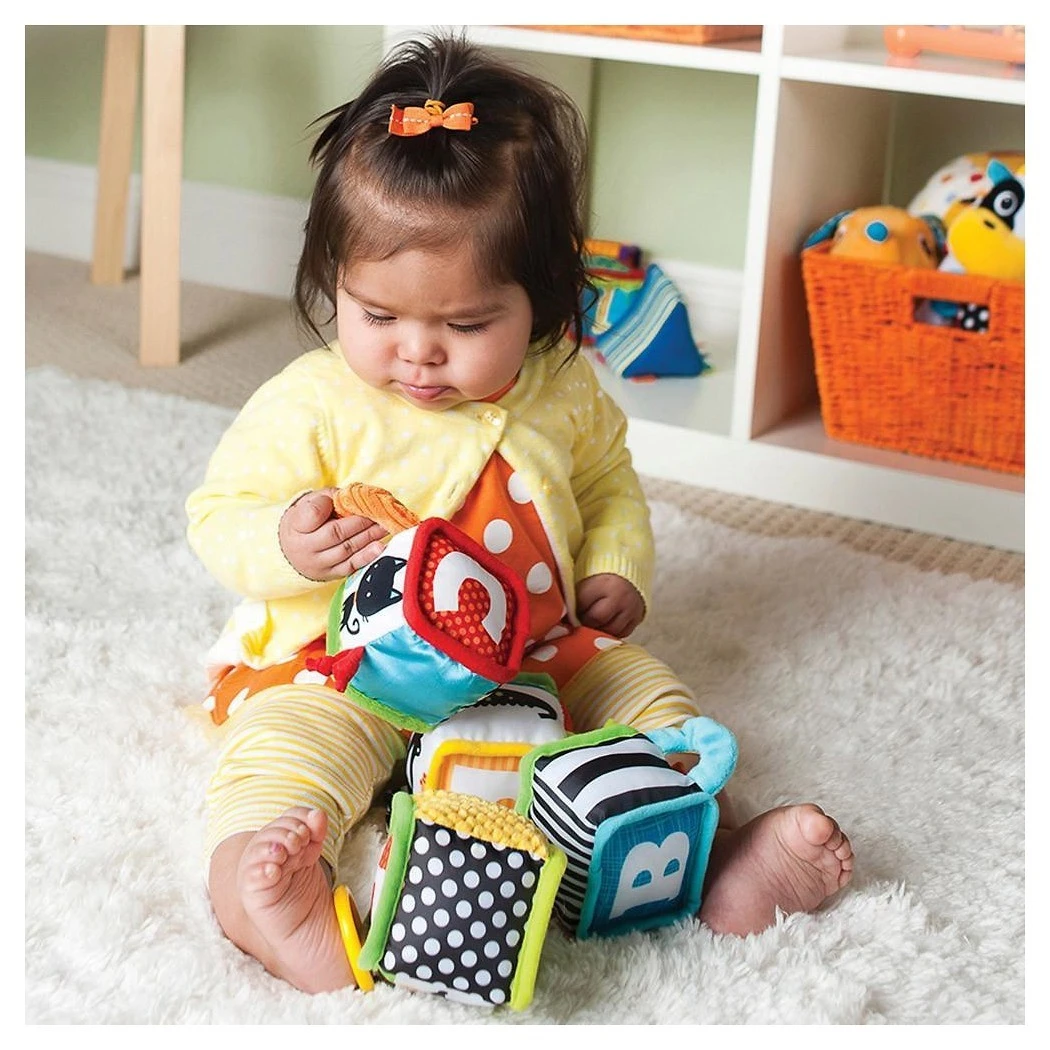 Infantino Textilní kostky s aktivitami 4 ks - 