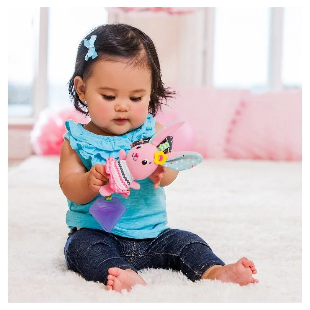 Infantino Závěsný cinkající králíček - 