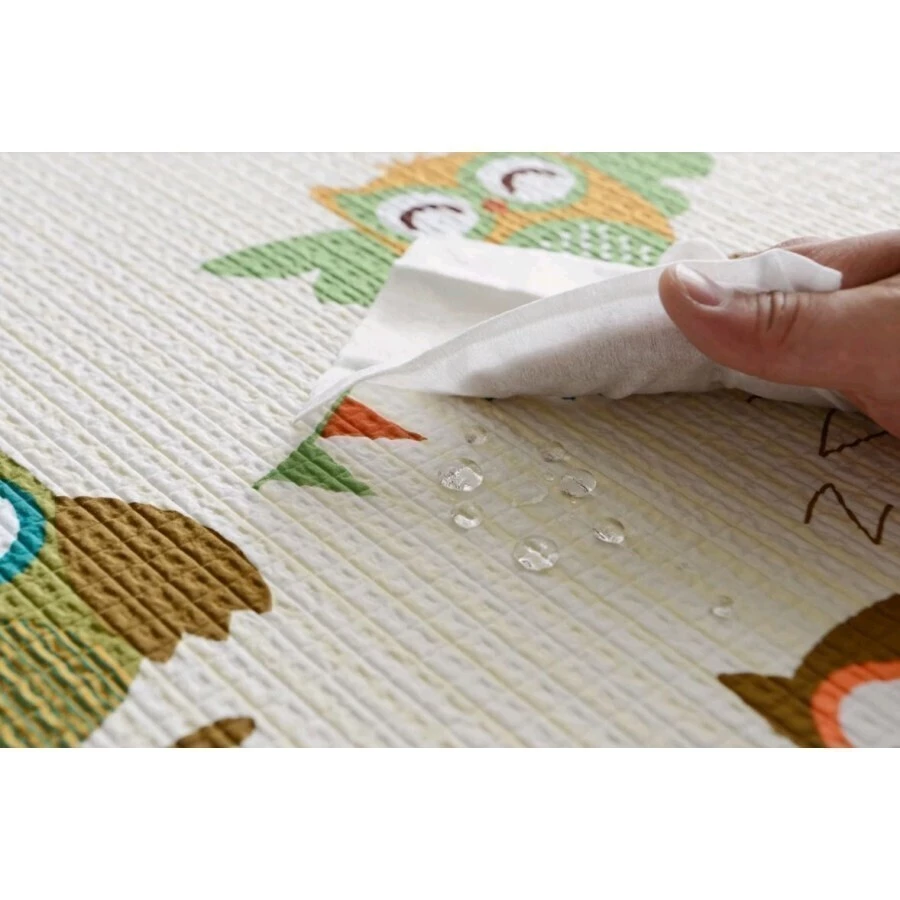 PARKLON Hrací podložka Silky Standard 150 x 200 cm Sovičky - Setření kapiček z podložky