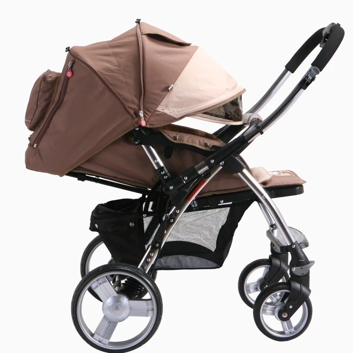 Quatro Monza 2014 - Střechu je možné sklopit tak, že dítku nikdy nesvítí do očí