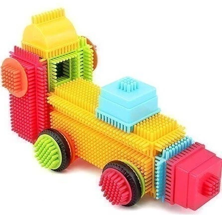 URW Stavebnice pro nejmenší HEDGEHOG BLOCKS 90 ks - Mašinka ze stavebnice pro nejmenší HEDGEHOG BLOCKS