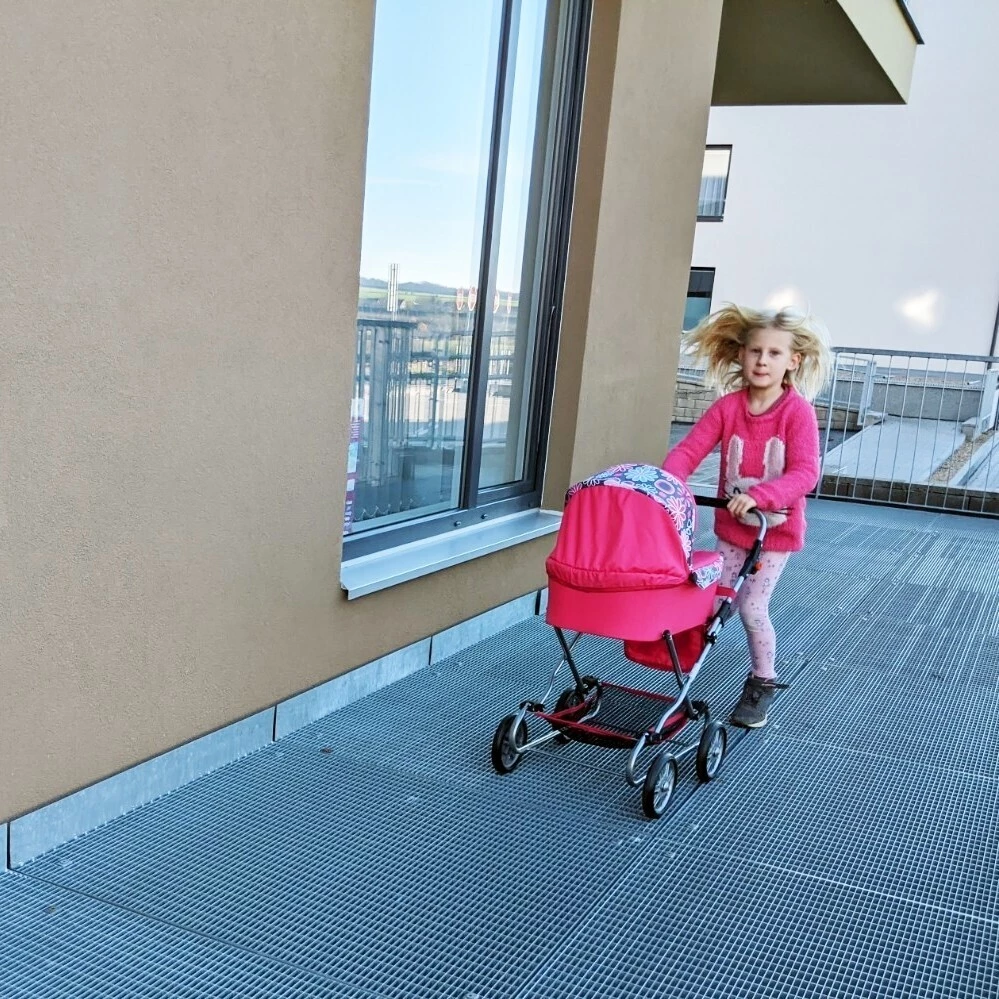 URW Kočárek pro panenky hluboký velký - 