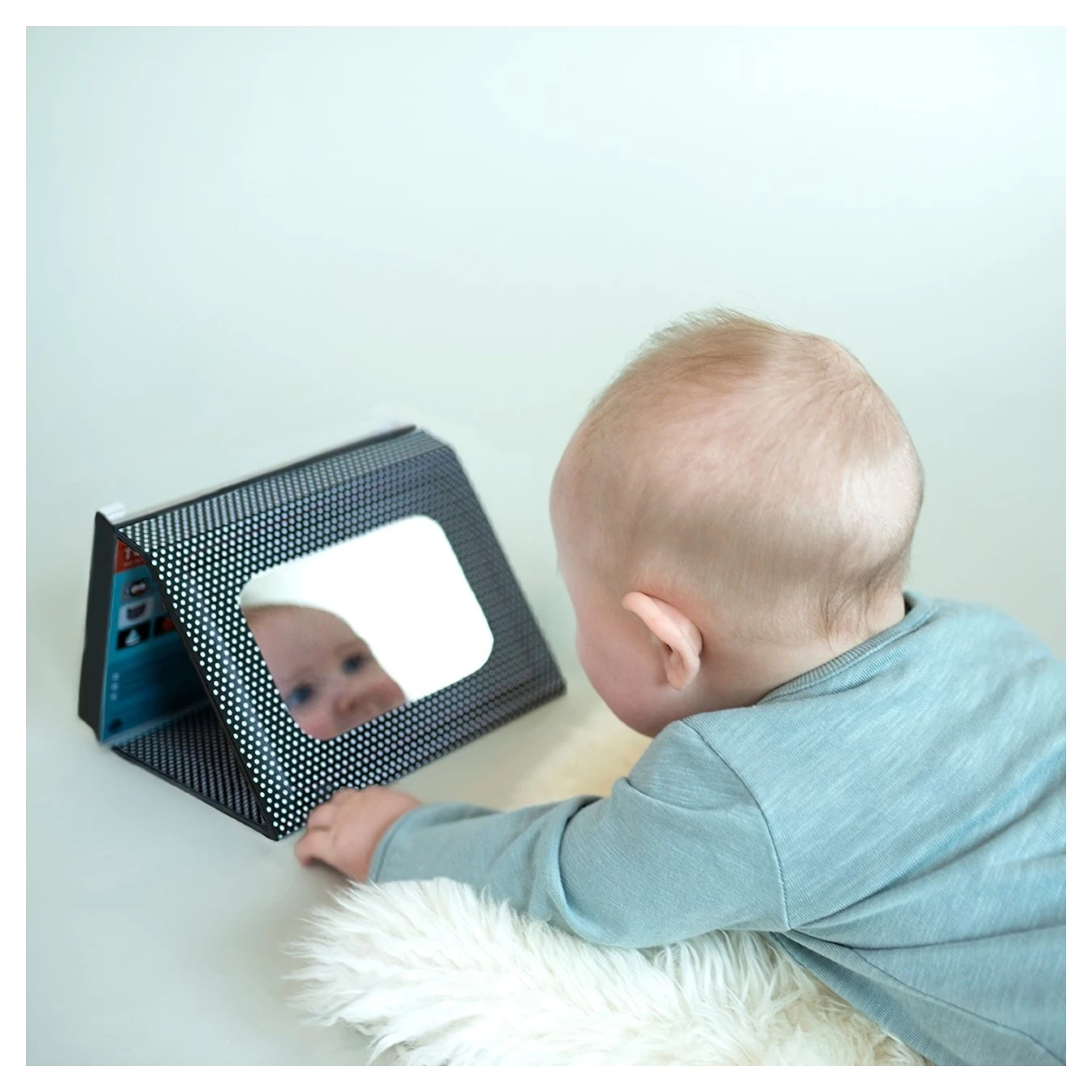 Petit Collage Čas na bříšku - zrcátko s obrázky Peekaboo - 